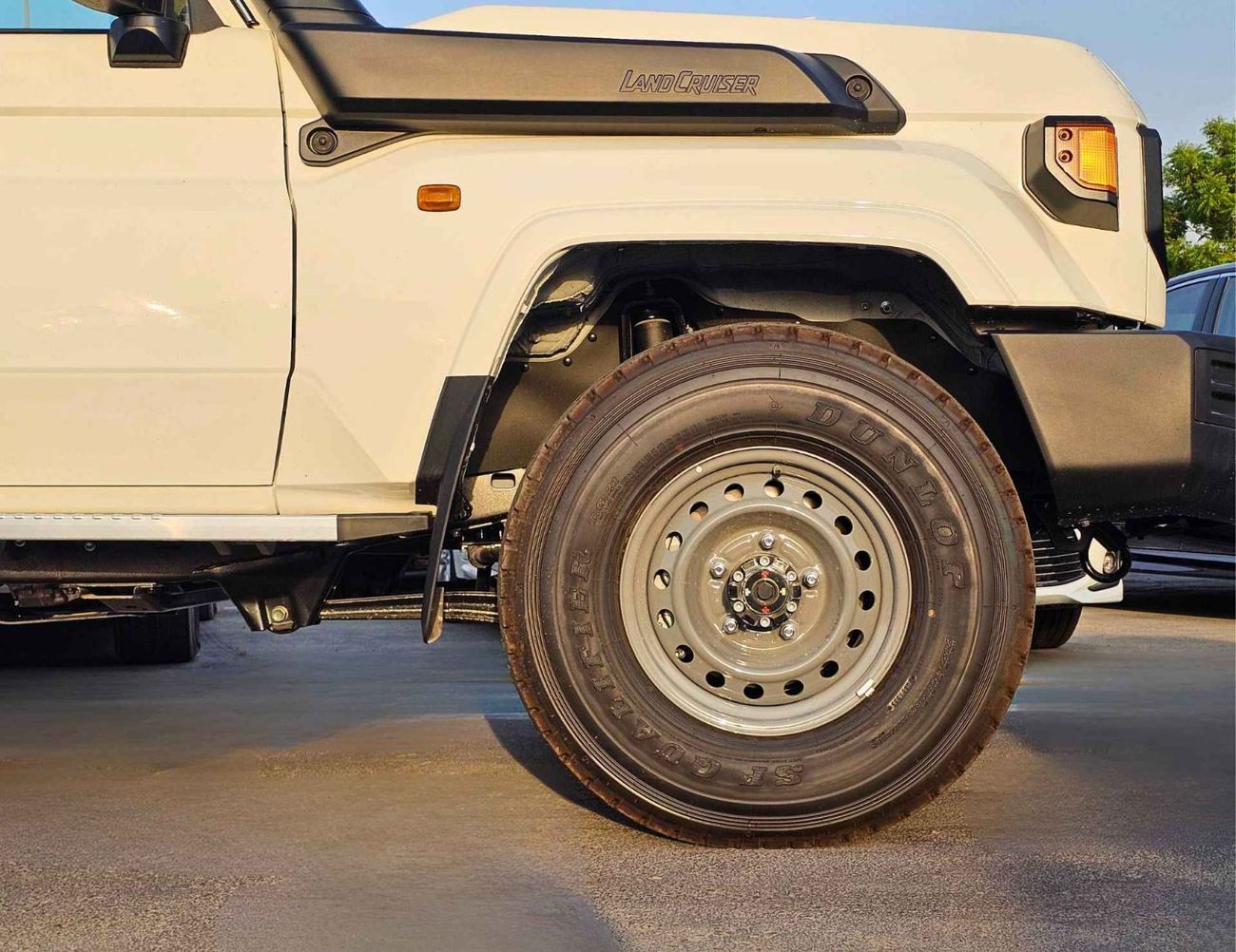 تويوتا لاند كروزر 70 LC76 / M/T / 2.8L V4 DIESEL / DVD+CAMERA / SNORKEL / PWR WINDOWS & LOCKS (CODE # DSL-E)