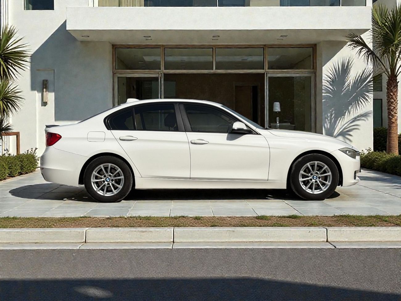 BMW 316i 316i 1.6T A/T | 2015 | GCC SPECS | AED 26,500