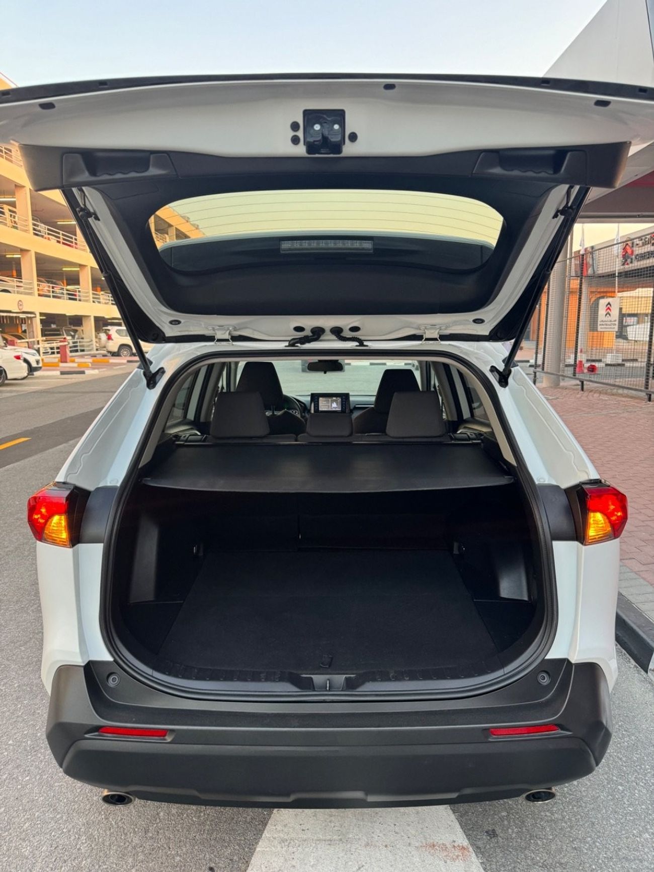 تويوتا راف ٤ 2021 XLE KEYLESS AWD 2.5L USA IMPORTED