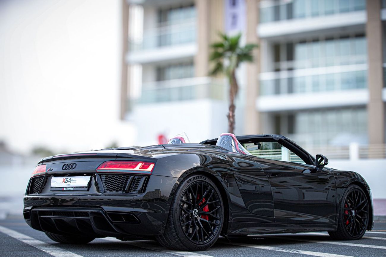 أودي R8 Spyder V10 Plus 5.2L