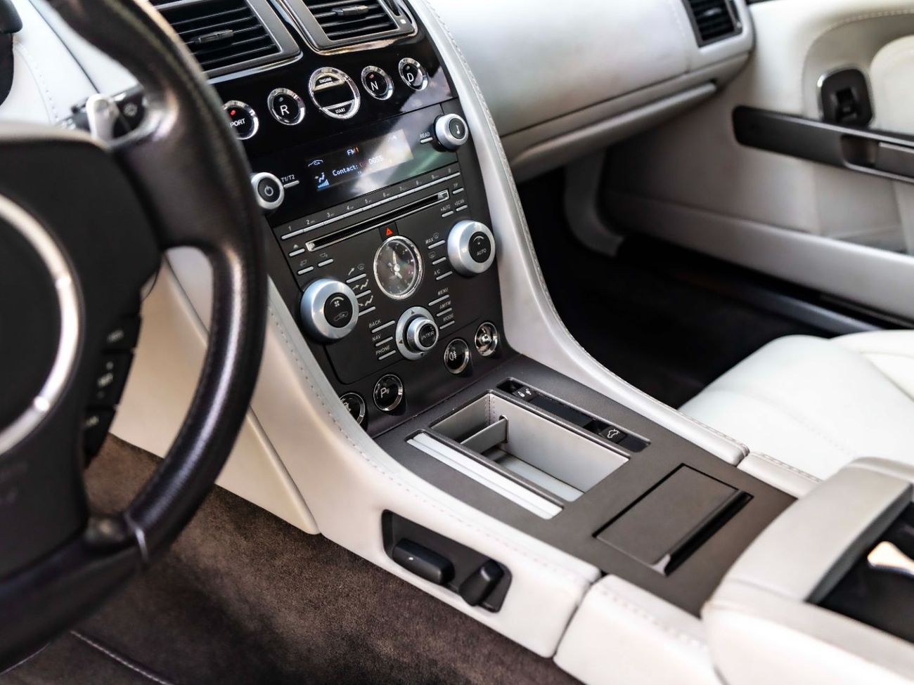 أستون مارتن فانتيج V8 4.7L