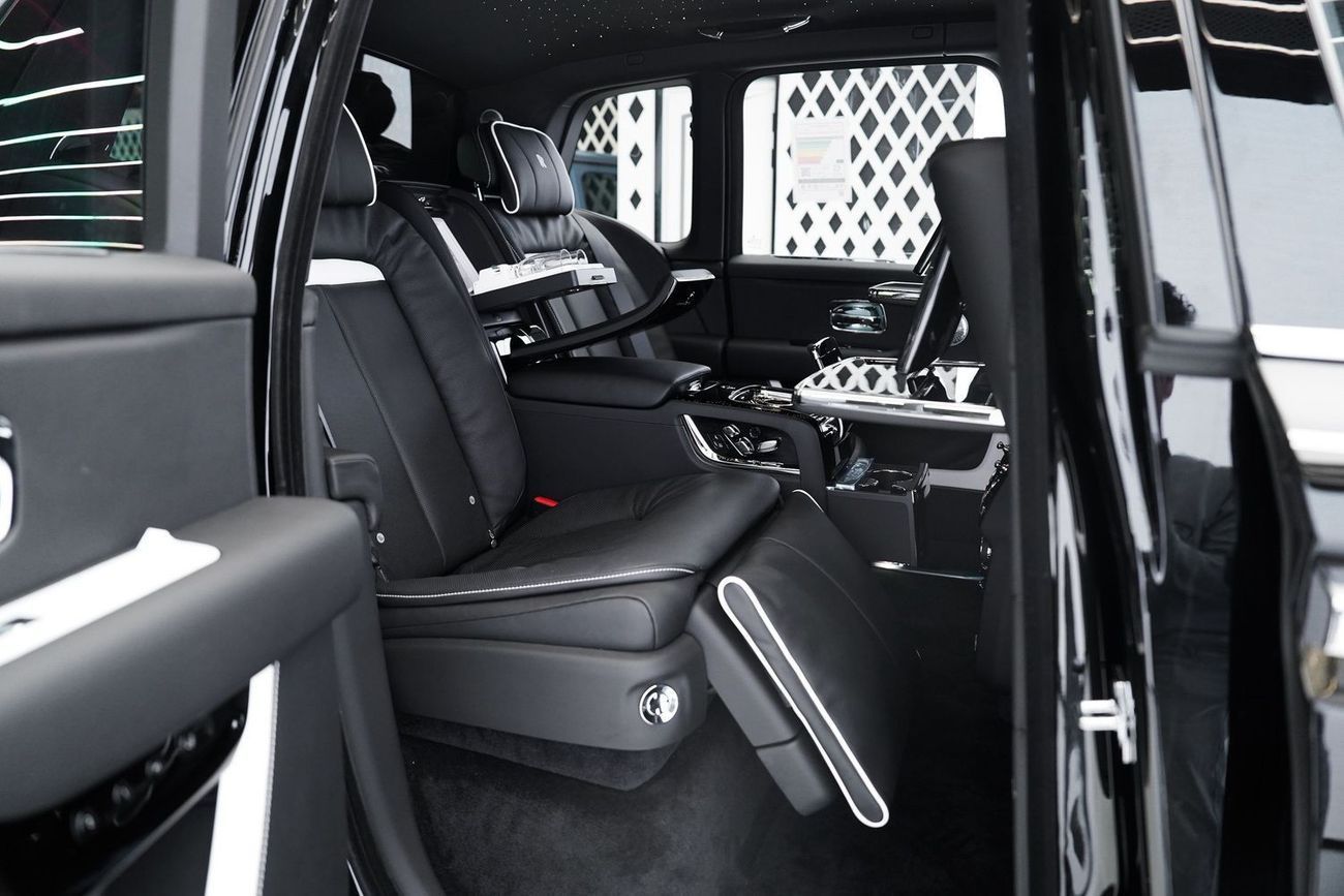 Rolls-Royce Cullinan Rolls Royce Cullinan Series 2 SILVER BADGE