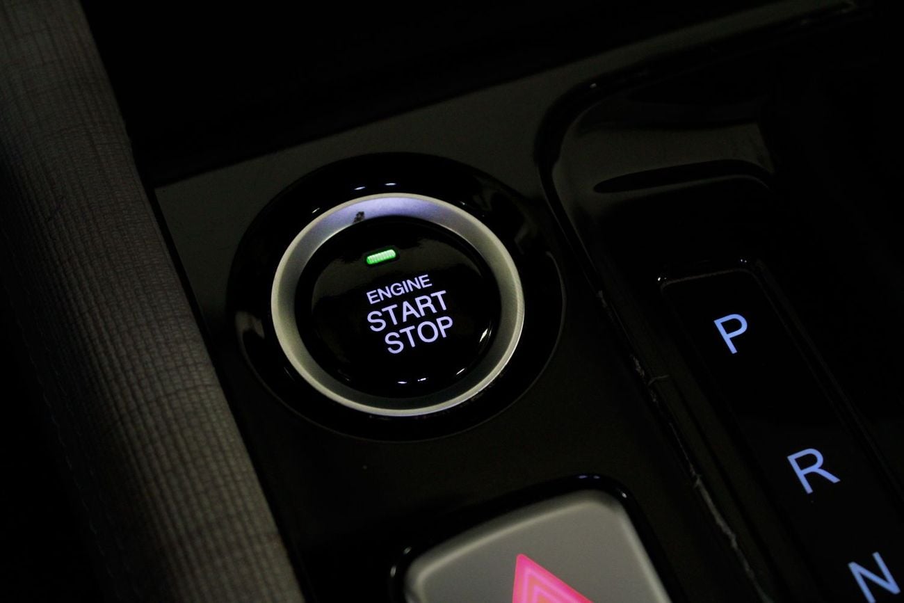 JAC J7 JAC J7 - White with black top