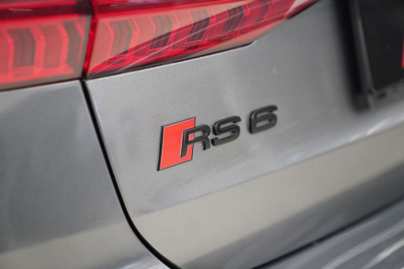 أودي RS6 quattro 4.0L
