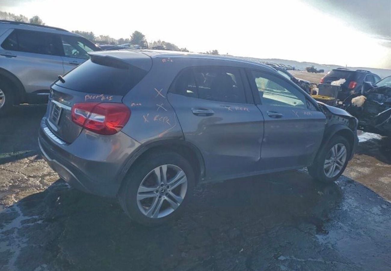 مرسيدس بنز GLA 250