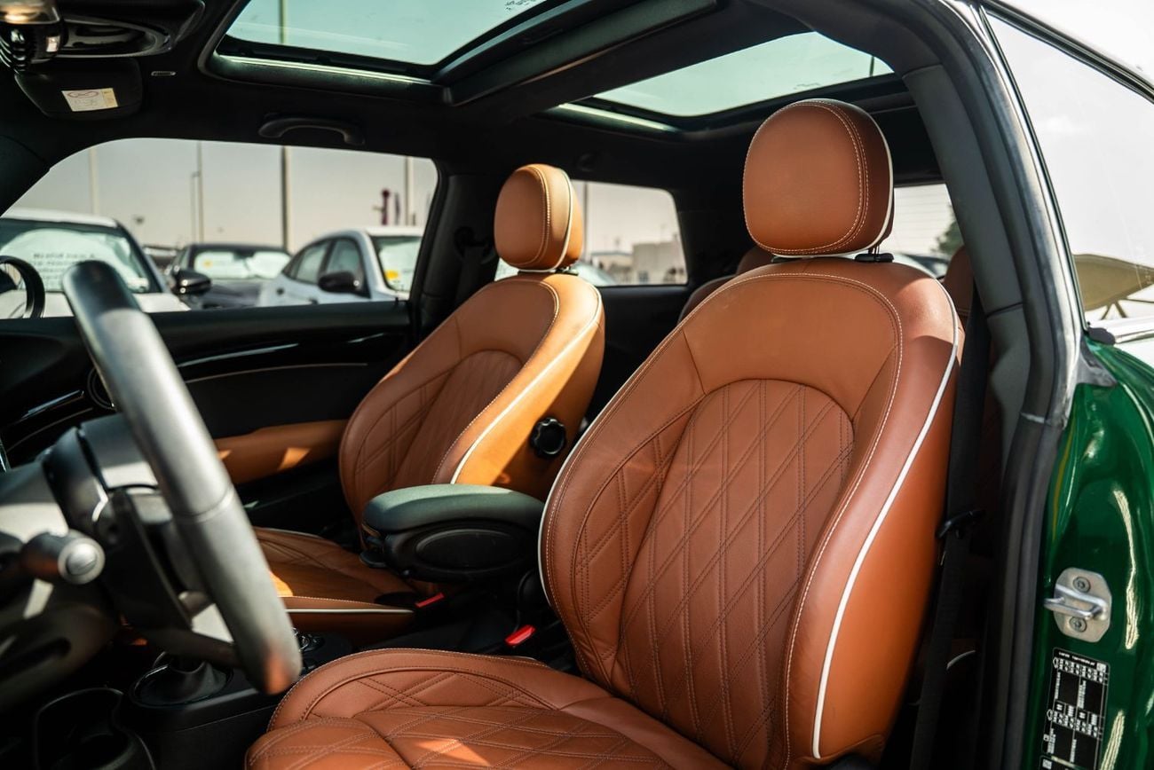 ميني كوبر إس JCW Kit 2022 Full Service History GCC Low Mileage 2.0L Turbo 4 Cylinders