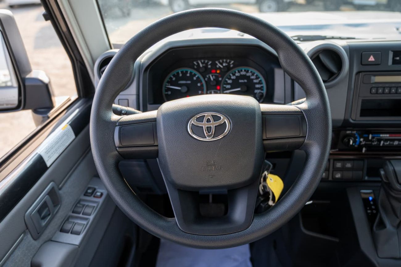 تويوتا لاند كروزر بيك آب 4.0L Pickup | Double Cabin | Automatic | Petrol | 5 Seater | 4 Door |