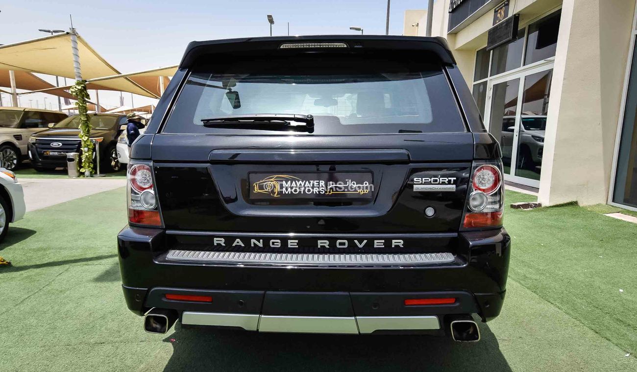 لاند روفر رينج روفر سبورت With HST Body Kit & supercharged Badge