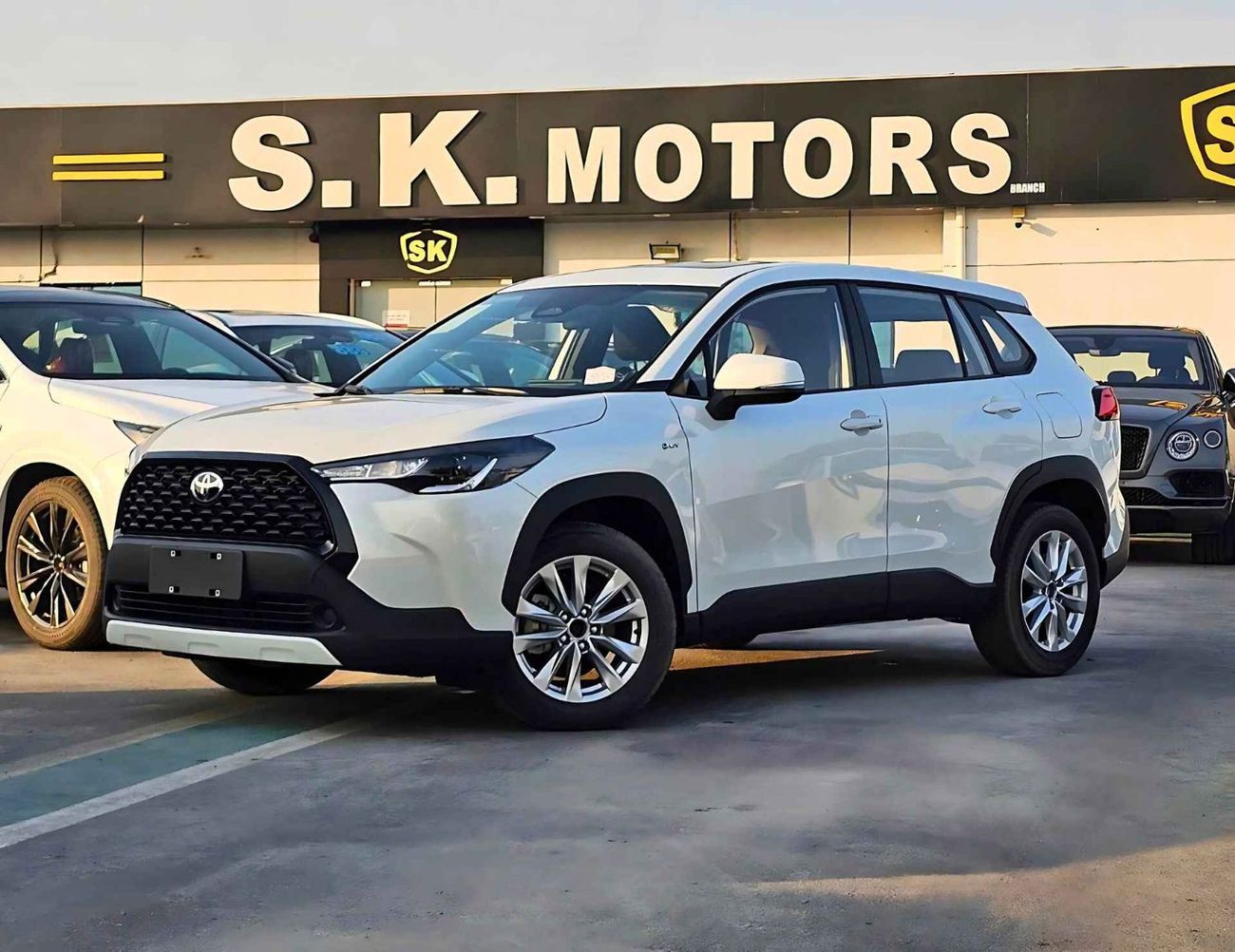 Toyota Corolla Cross HYBRID ELITE / SUNROOF / FABRIC SEATS / 2.0L V4 PETROL (CODE # CRCHC)