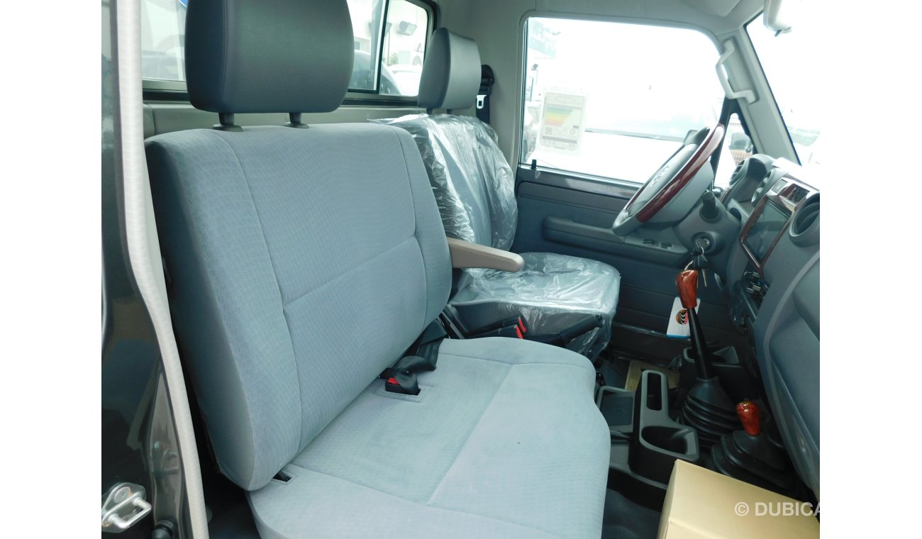 Toyota Land Cruiser Pick Up 79 Single Cab Limited V8 4.5L Turbo Diesel 4WD MT-Diff.Lock-Winch-Navigation
