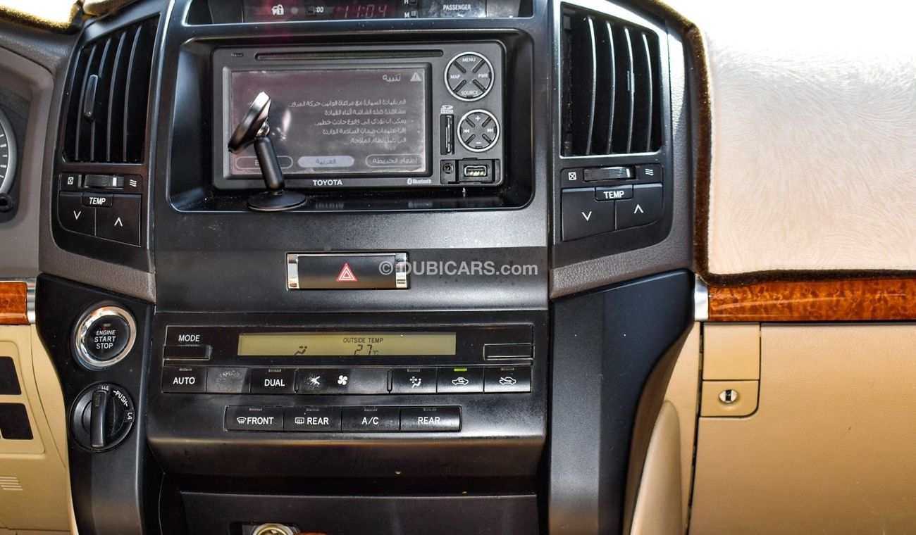 Toyota Land Cruiser GXR V8