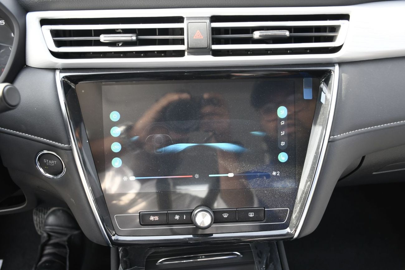 MG 5 2025 MG 5 1.5L Deluxe Edition is the top-tier variant