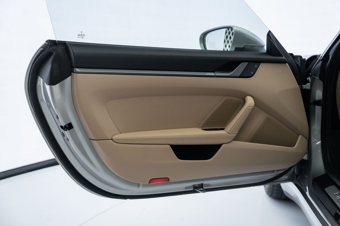 Porsche 911 Carrera 4 3.0L (444 HP) Coupe