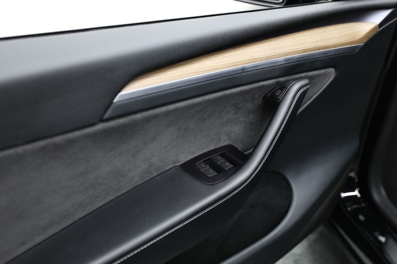 Tesla Model Y PERFORMANCE