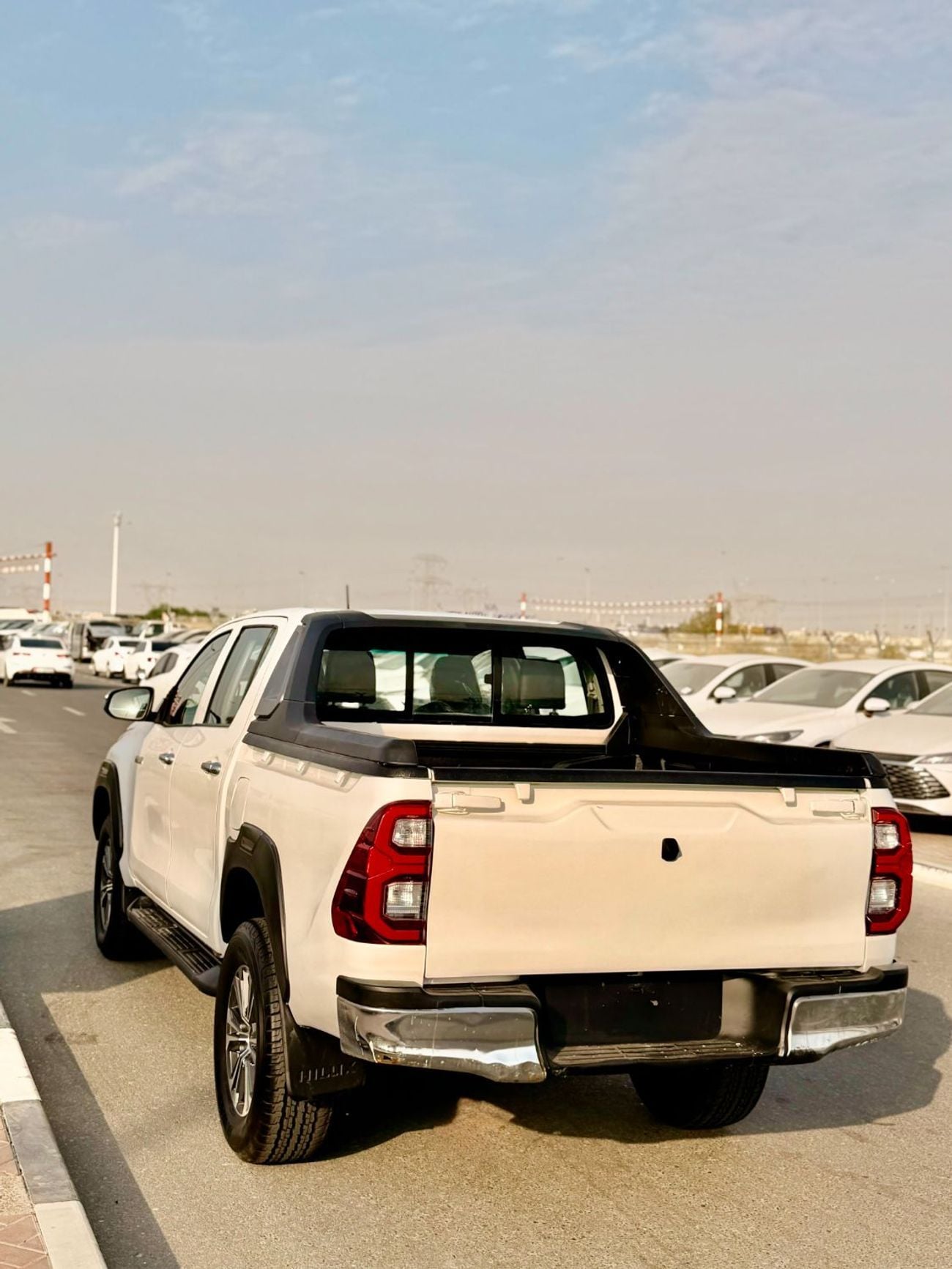 تويوتا هيلوكس DLS 2018Model 2.8 Diesel Engine 4x4 colour white Transmission Automatic Interior.Black leather seats 5se