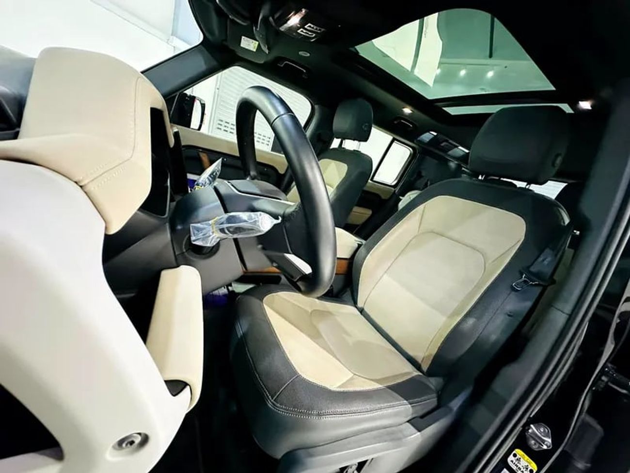 Land Rover Defender X DYNAMIC GCC SPECS UNDER AGENCY WARRANTY TILL ORIGINAL PAINT