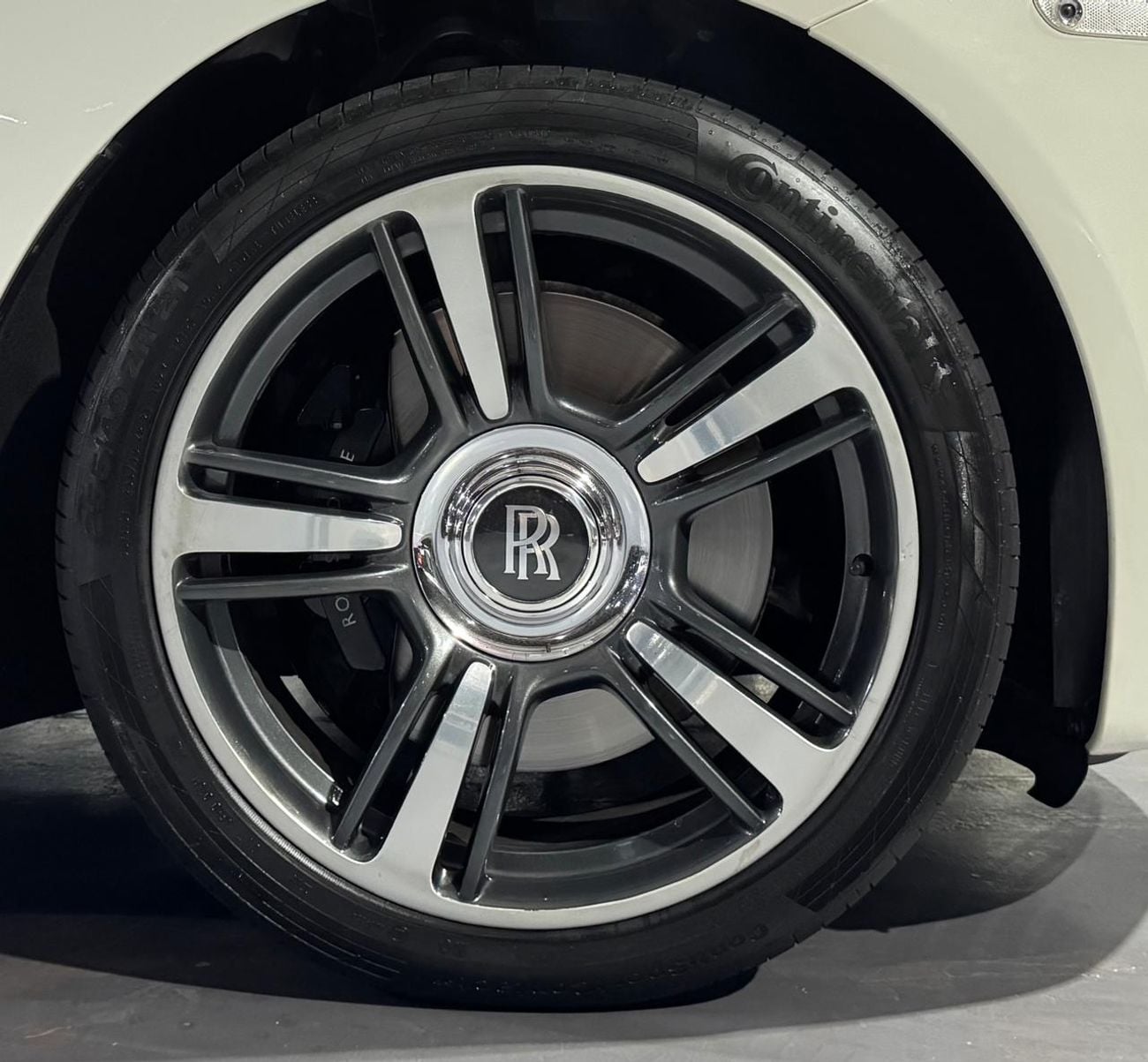 Rolls-Royce Wraith 6.6L , V12 , RWD