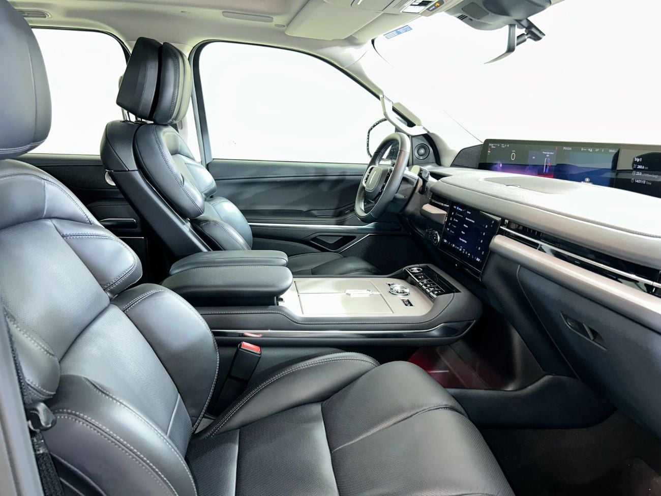Lincoln Navigator RESERVE N1525 / FREE INSURANCE + REGISTRATION / AL TAYER MOTORS AL QOUZ SHOWROOM