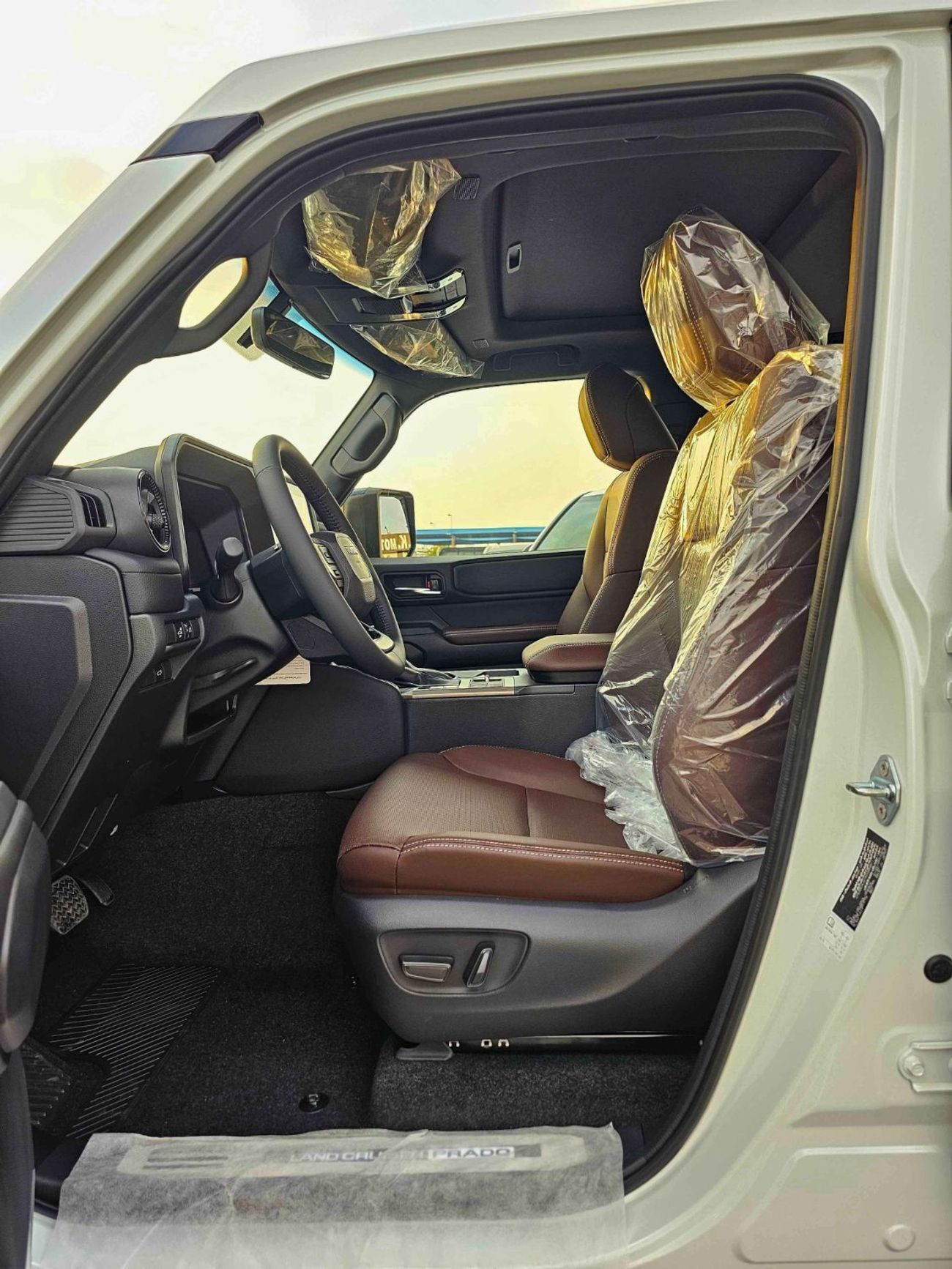 تويوتا برادو ADVENTURE TURBO/2.8L V4 DIESEL/DRIVER POWER SEAT WITH LEATHER/DVD+CAMERA /COOL BOX (CODE # P28ADV3)