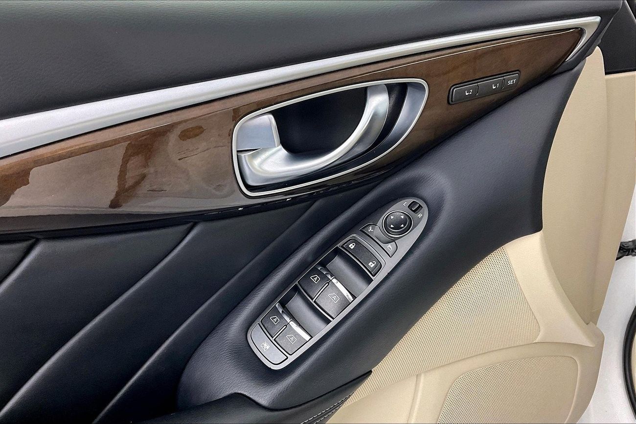 Infiniti Q50 Premium / Luxe