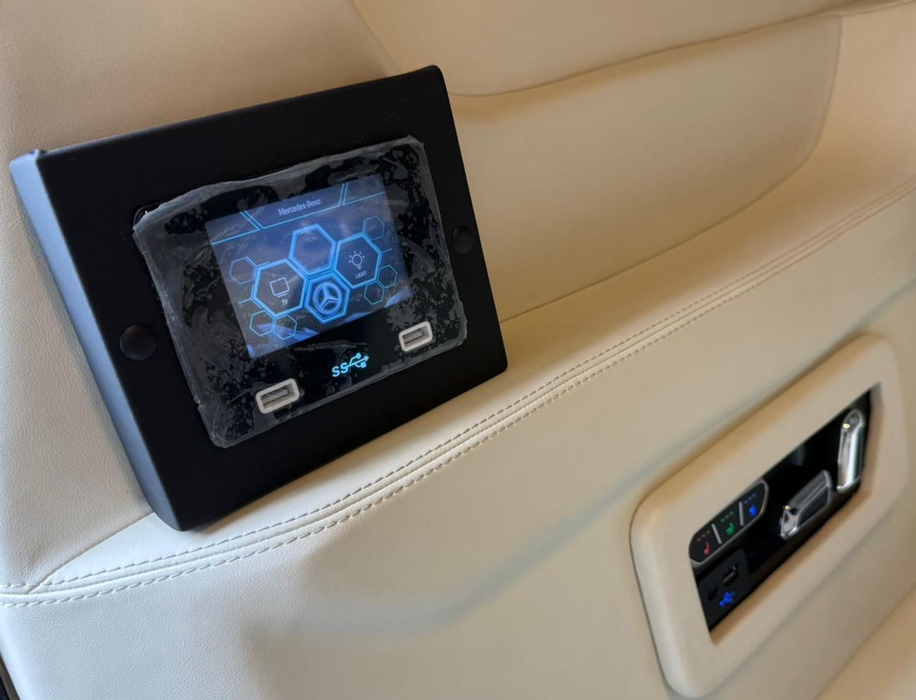 مرسيدس بنز V 250 2022 Mercedes-Benz V250, 1 Year Warranty Unlimited KM, Excellent Condition