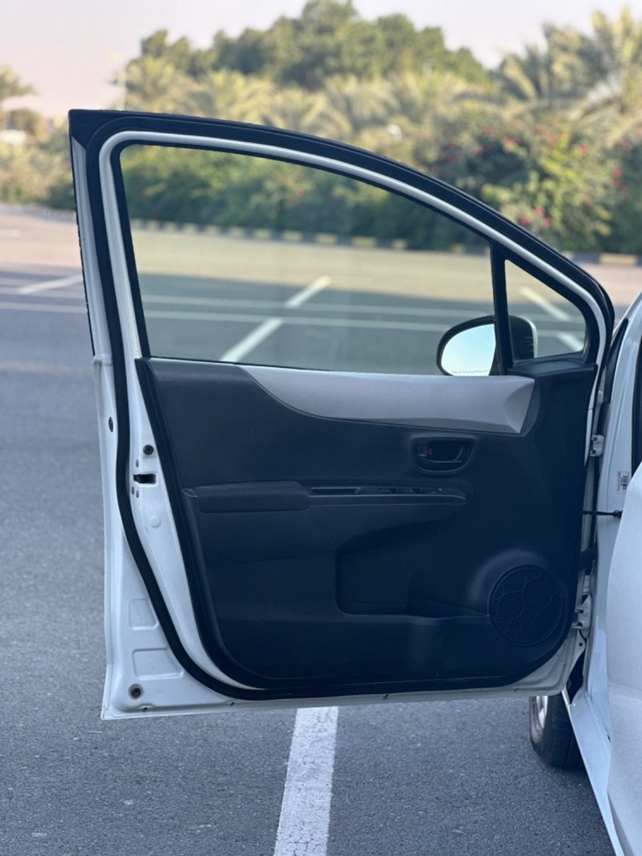 تويوتا يارس موديل 2014 خليجي حاله ممتازه جداا من الداخل والخارج