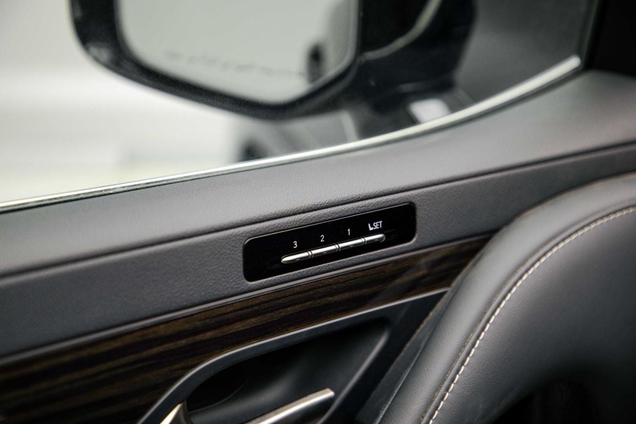 لكزس LX 600 LX6UR 3.5 لتر - أسود جرافيتي من الداخل قرمزي | للتصدير فقط