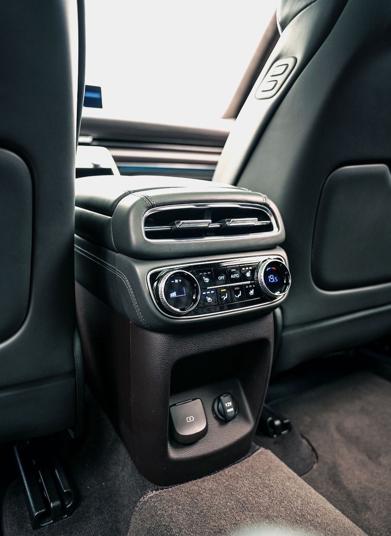 جينيسس GV80 Royal 3.5L AWD 2022 Genesis GV80, 2027 Genesis Warranty + Service Pack, Full Options, Low Kms, GCC