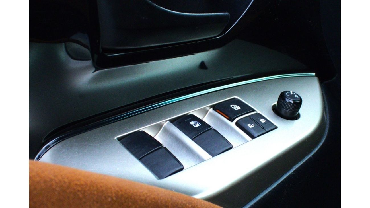 تويوتا إينوفا تويوتا إنوفا SE (AN140)، 2020، 5 د آر إم بي في، 2.7 لتر 4 سلندر بنزين، أوتوماتيك، دفع خلفي