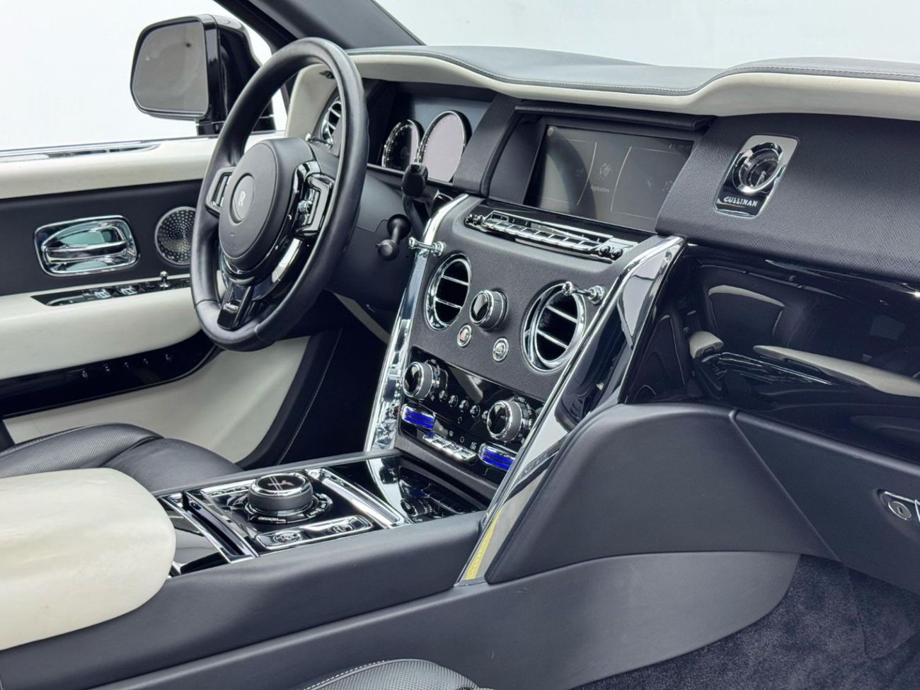 رولز رويس كولينان 2021 Rolls-Royce Cullinan Black Badge, 1 Year Warranty, Full Service History