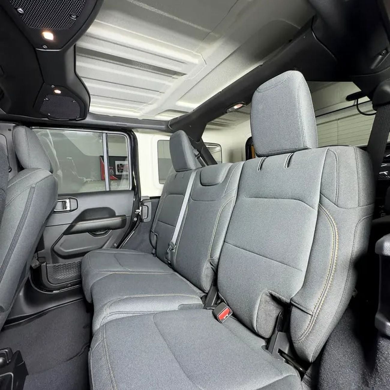 جيب رانجلر Sahara 3.6L M/T Sahara