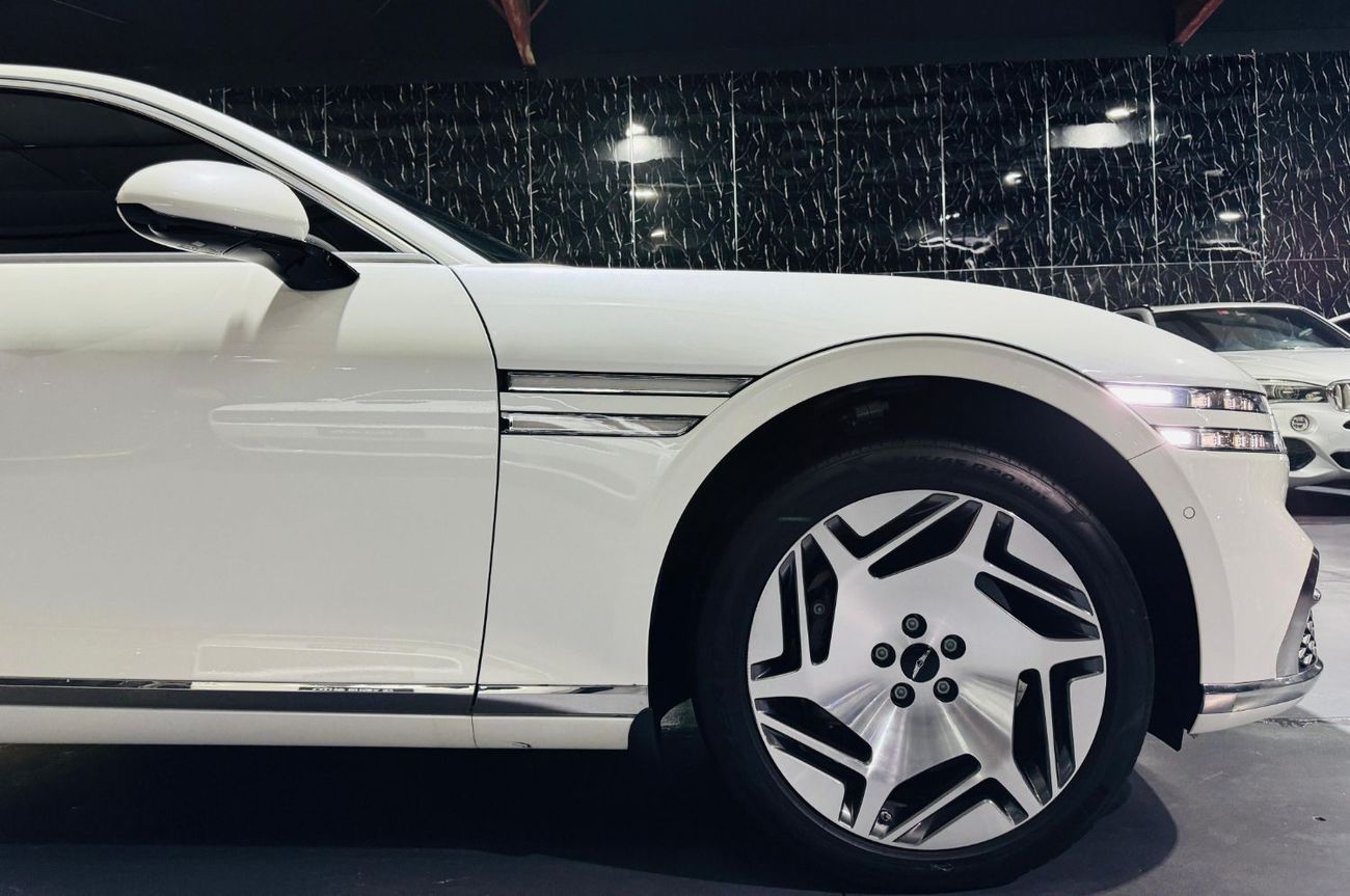 Genesis G90 Limousine 3.5L (375 HP) 2023 Genesis G90, Aug 2028 Genesis Warranty, Fully Loaded, Very Low Kms, GCC