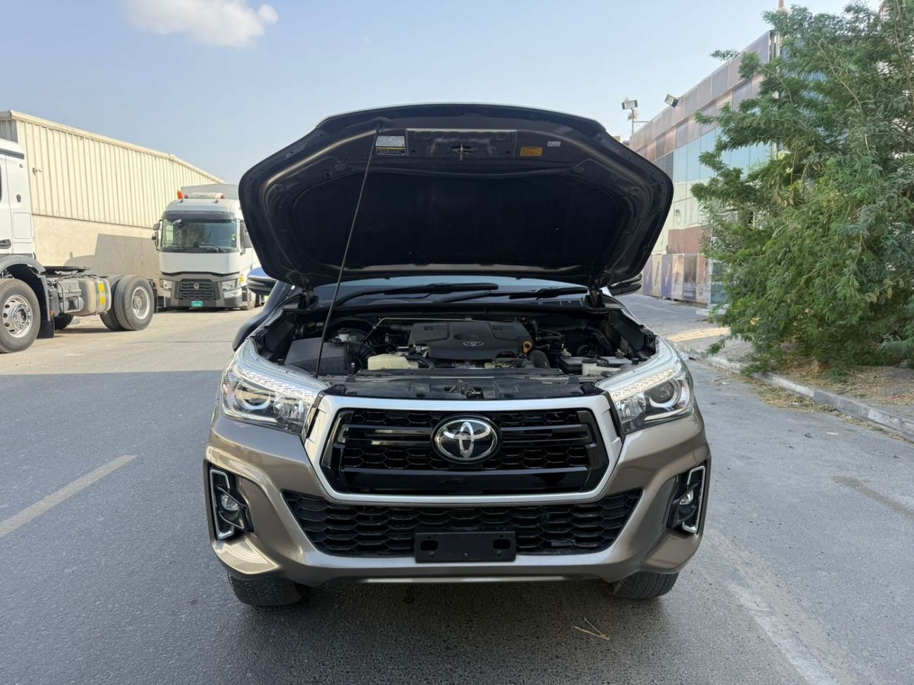 Toyota Hilux DOUBLE CABIN | MANUAL TRANSMISSION | RHD | 2.8L DIESEL ENGINE | PUSH START