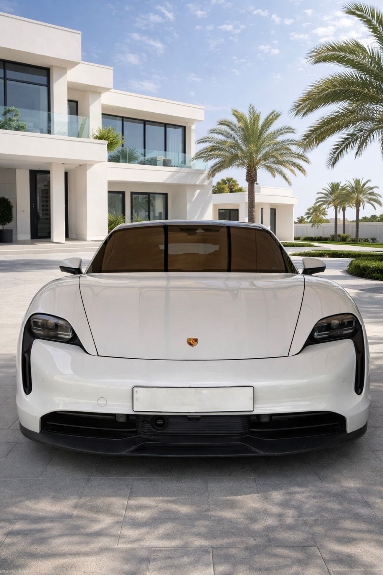 بورش تايكان Base