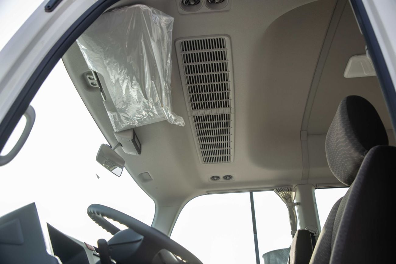 تويوتا كوستر 30 Seater 4.0L - White Inside Grey | Export Only