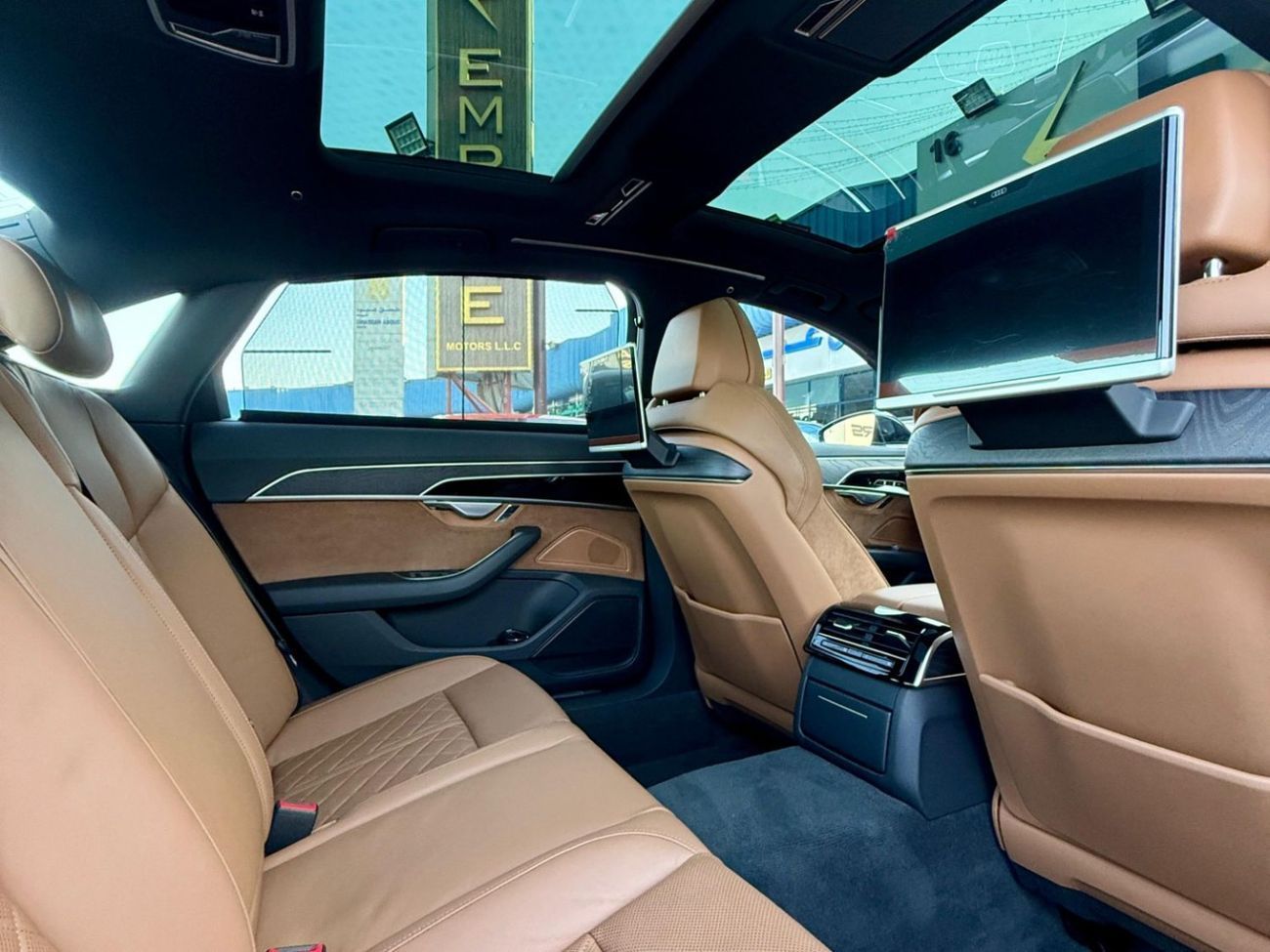 Audi A8 L 60 TFSI quattro 4.0L (460 HP)