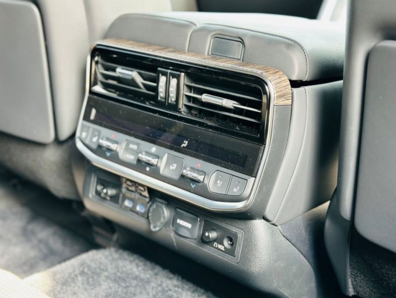 Toyota Land Cruiser Lc 300 sahara top of the range