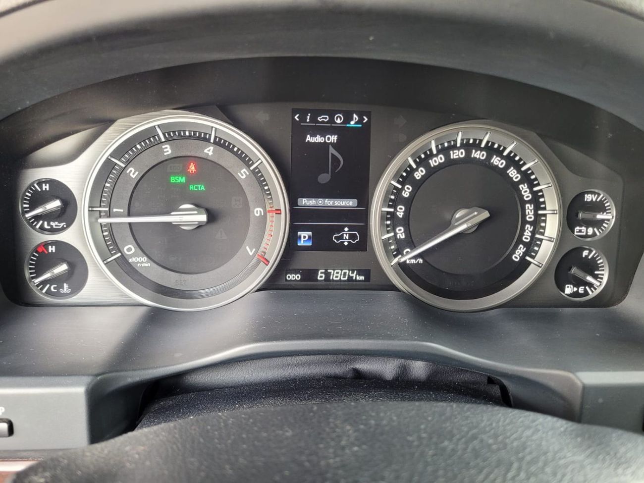 Toyota Land Cruiser VXR 5.7L 4WD