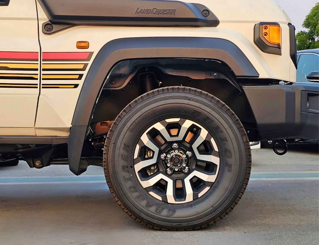 تويوتا لاند كروزر بيك آب LX-Z1 LC79 / DOUBLE CABIN AUTOMATIC / 2.8L DIESEL V4 4WD / DVD+CAMERA /SNORKEL,WINCH (CODE # LX-Z1)