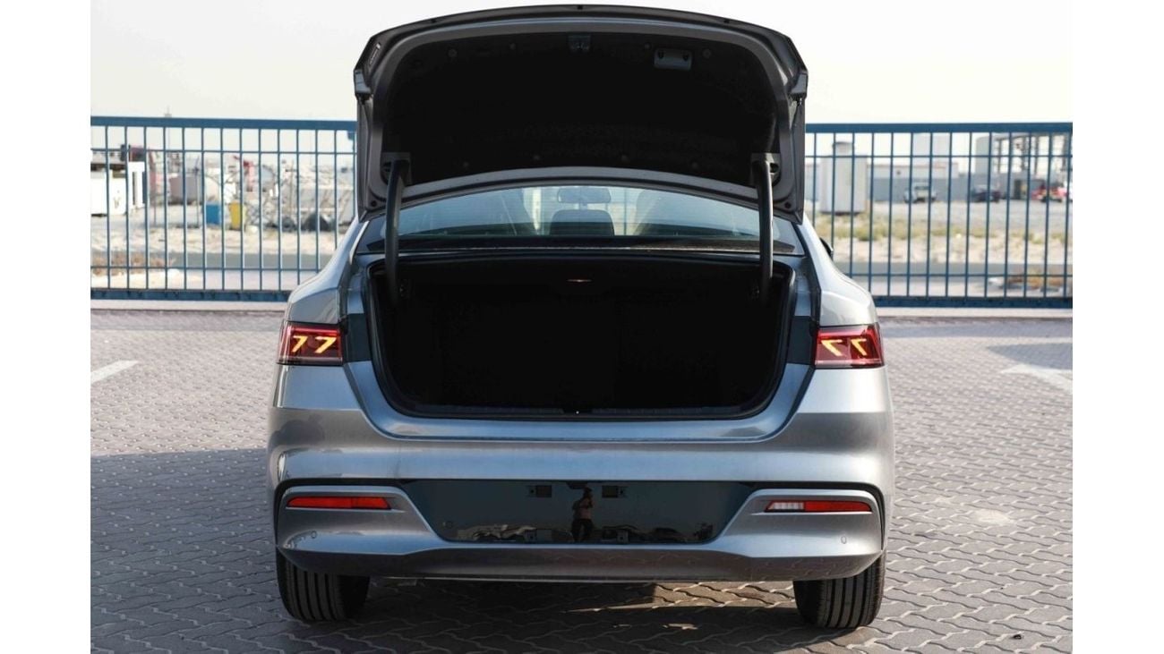 بي واي دي كين بلاس 2024 BYD Qin Plus DM-i Honor Lead 1.5 plug-in Hybrid - رمادي من الداخل بني | للتصدير فقط