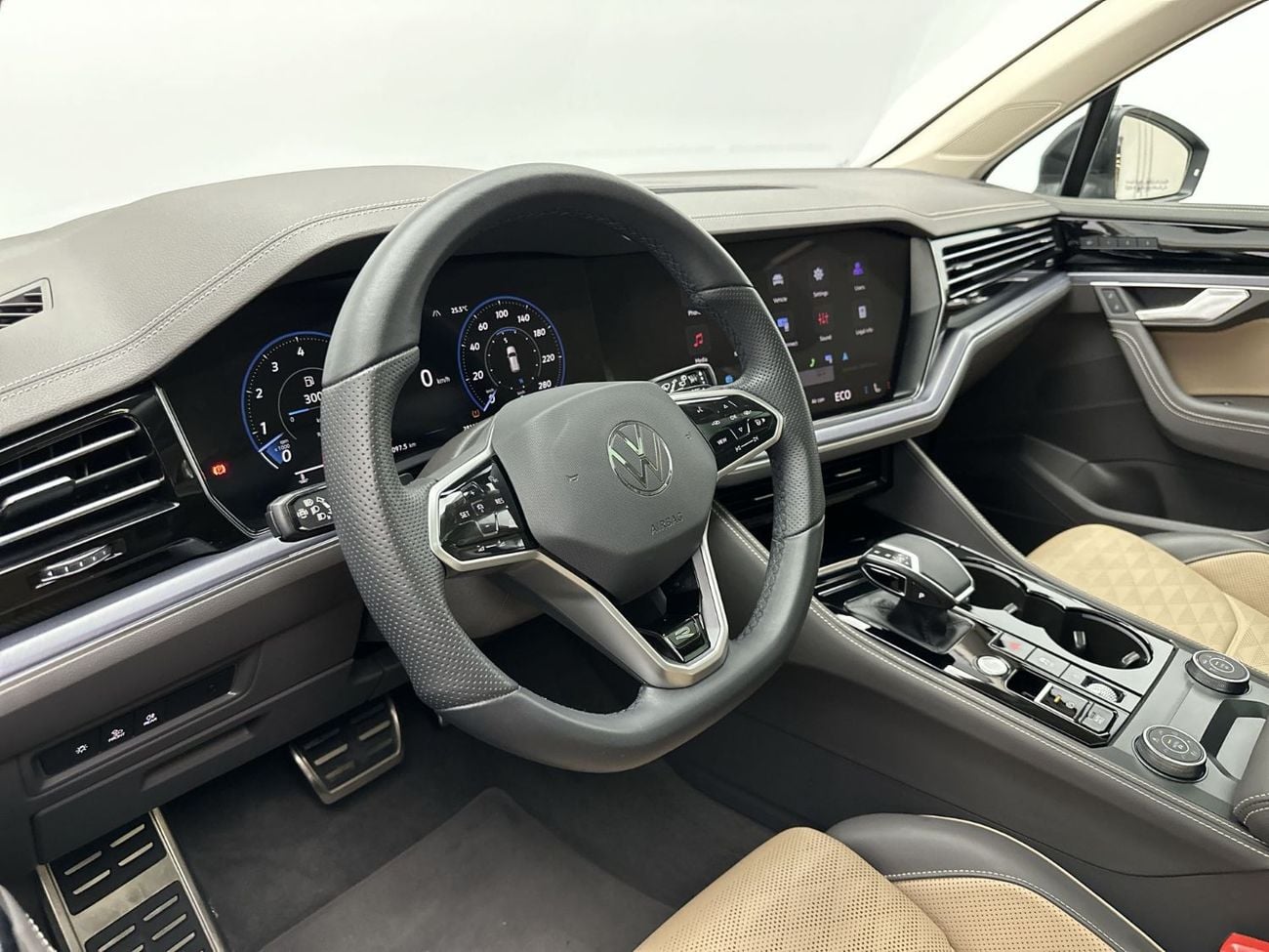 Volkswagen Touareg R-LINE + 3L | Premium Varenna Leather | Massage Seats | Panoramic Sunroof & Advanced Driver Assistance