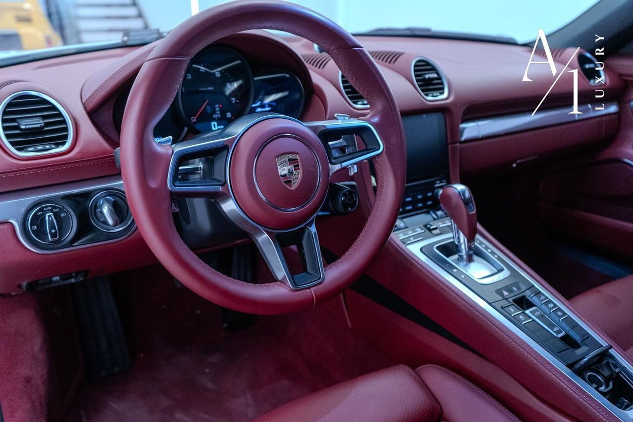 Porsche 718 Boxster Std 2.0L A/T 2022 Porsche 718 Boxster, Warranty, Sport Chrono Package, Very Low Kms, Excellent Condi