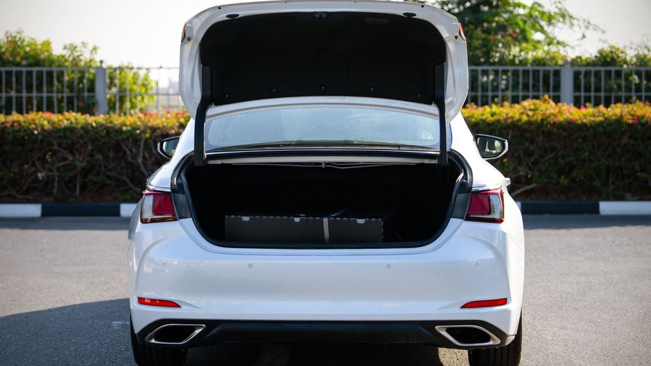 لكزس ES 350 Prime 2.5L - Sonic Quartz Inside Hazel | Export Only