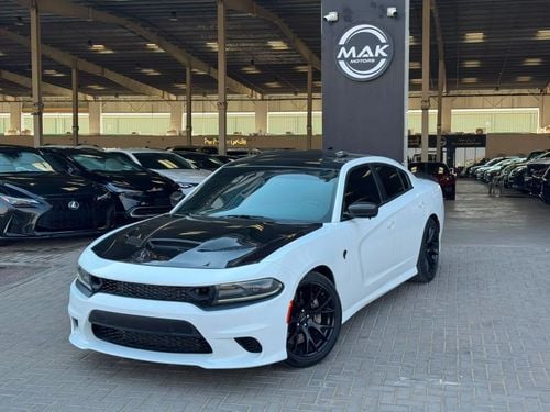 Dodge Charger HELLCAT 707HP / 6.2L V8 / LOW MILEAGE / SUNROOF / LEATHER SEATS / BLIND SPOTS / REMOTE START