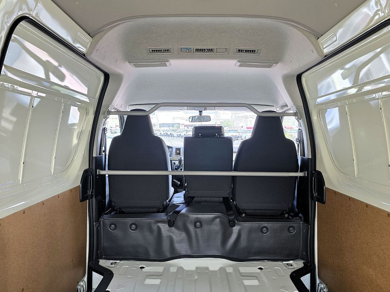 Toyota Hiace GLS -High Roof  Panal Van 2.7L Toyota Hiace High Roof Old Shape Cargo 2.7l petrol RWD 3 SEATS Gcc sp