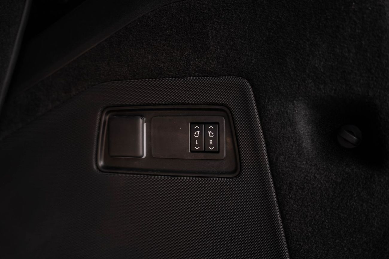 Cadillac Escalade Sport Platinum 6.2L 4WD Sport Platinum Executive 2025 Brand New American Specs 6.2L V8