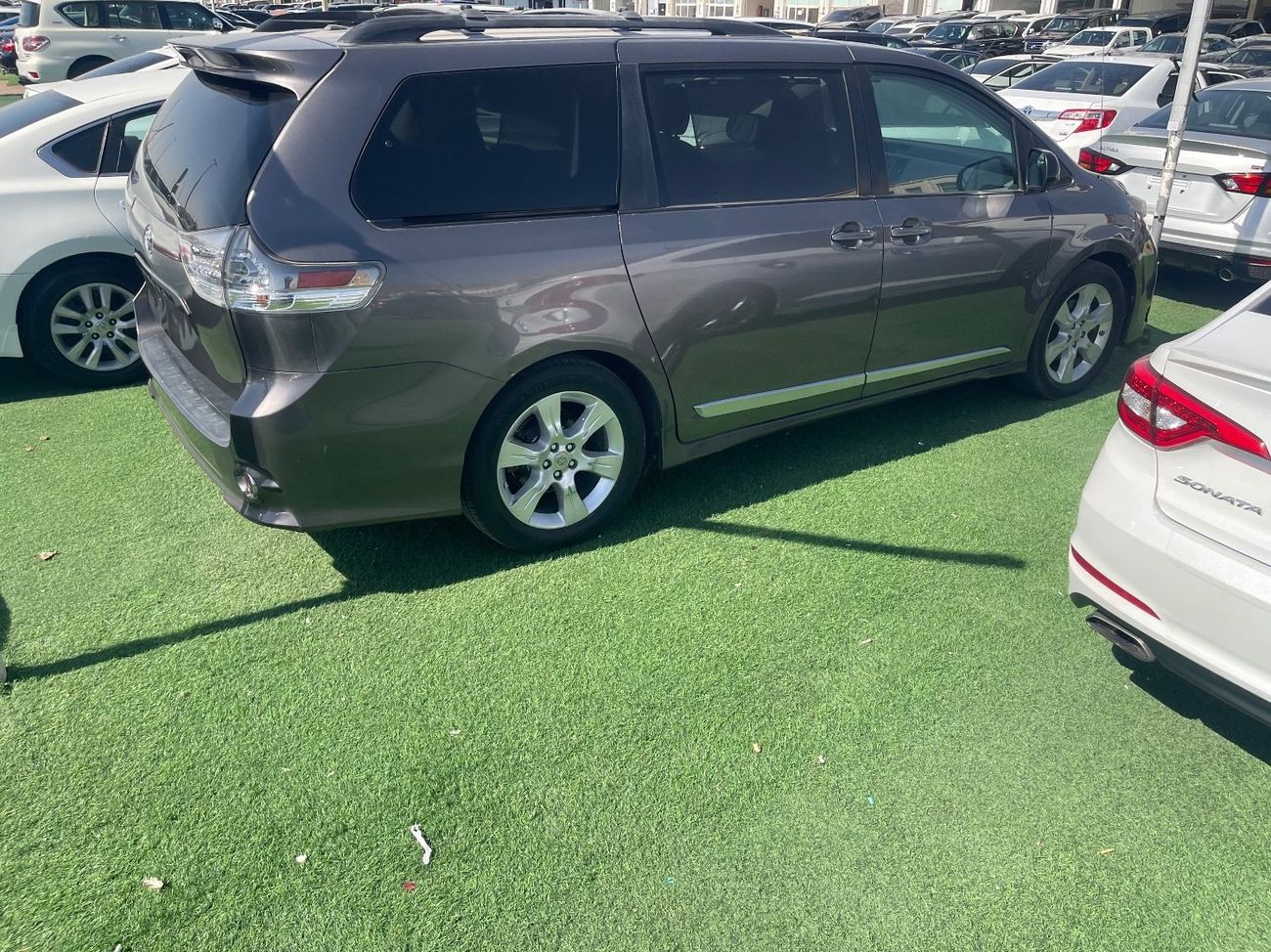 تويوتا سيينا اس اي فتحة