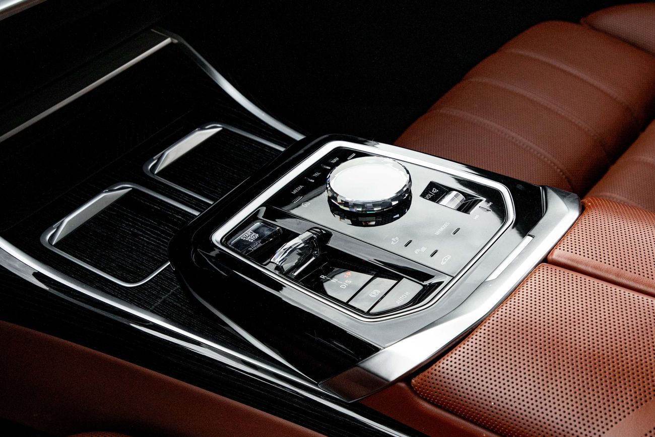 بي أم دبليو 735i 735i | 5,386 P.M | 0% Downpayment | M-Sport | BMW Warranty + Service!