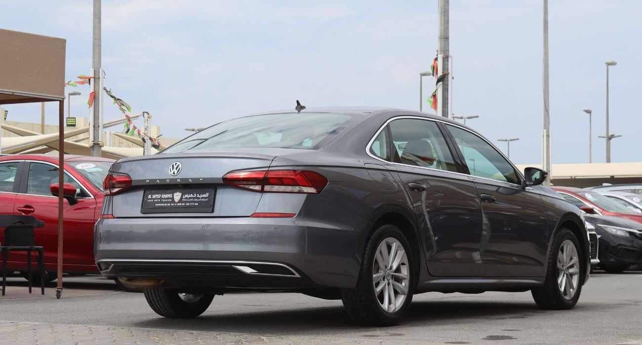 Volkswagen Passat SEL 2.5L Volkswagen Passat - 2021 - GCC- Accident-free - Low Mileage - excellent condition, inside a