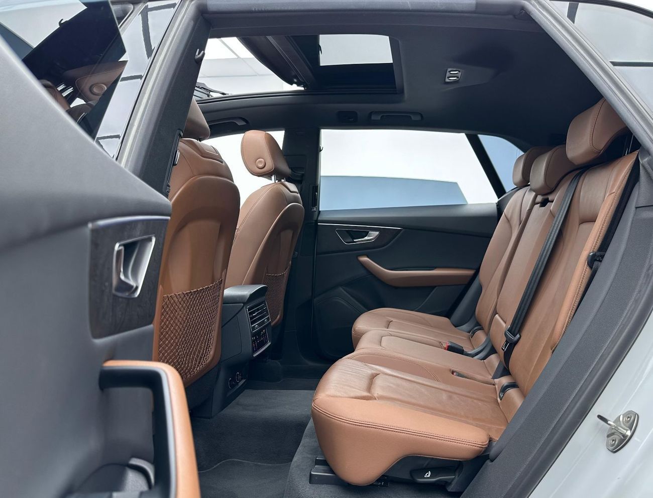 Audi Q8 55 TFSI quattro S-Line 3.0L (340 HP) 2020 Audi Q8 S-Line 55TFSI Quattro, Warranty, 2027 Audi Service